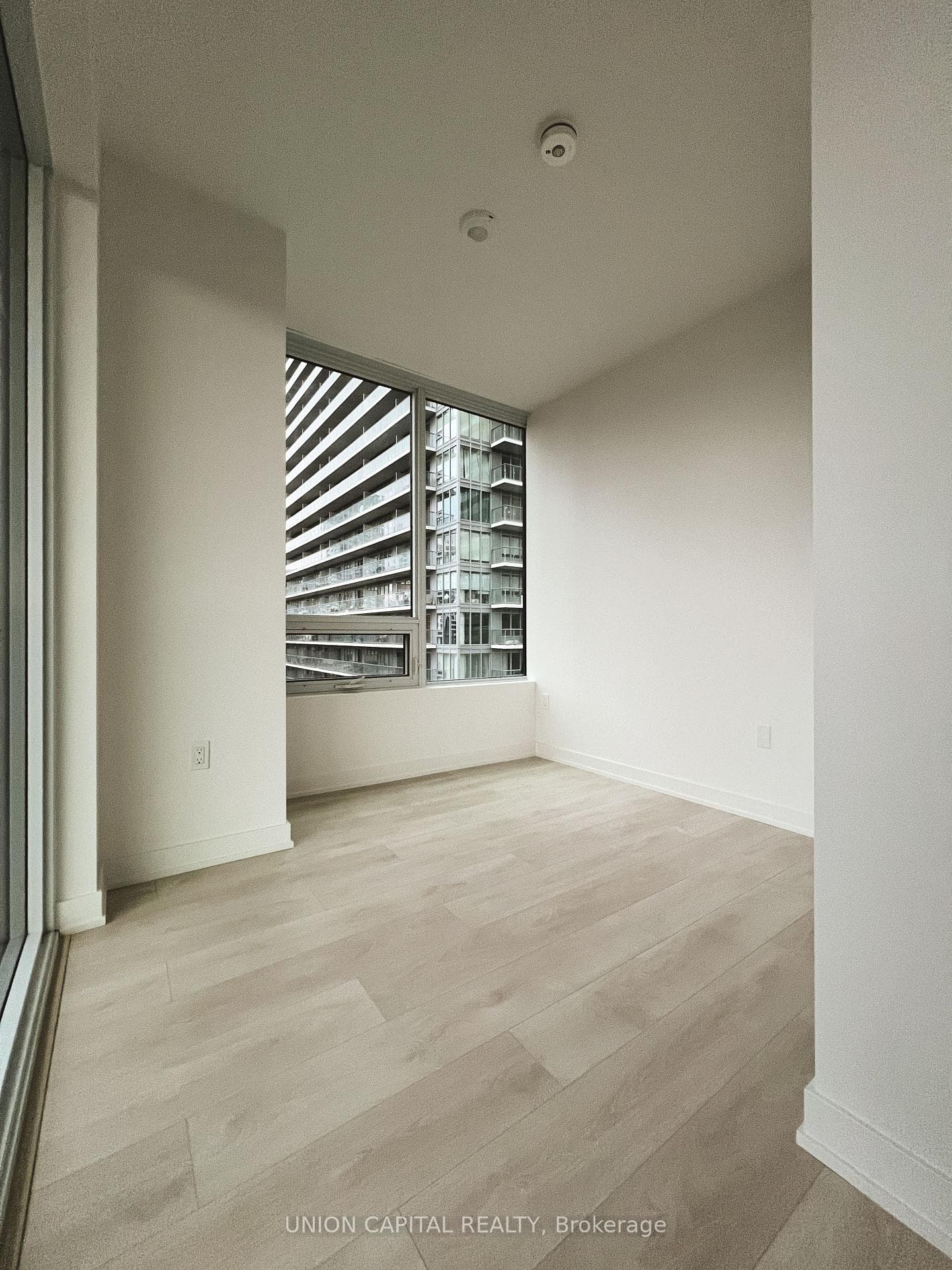 127 Broadway Avenue Unit 2102 photo 4