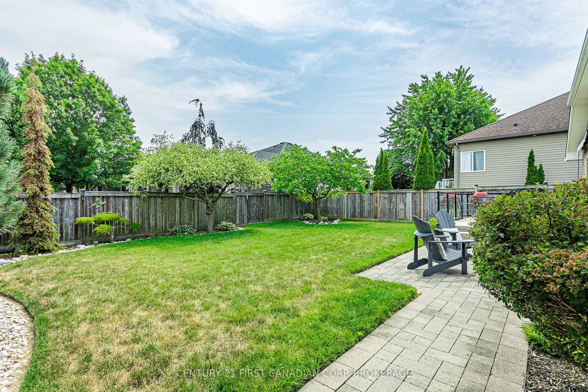 270 Boyd Boulevard photo 28