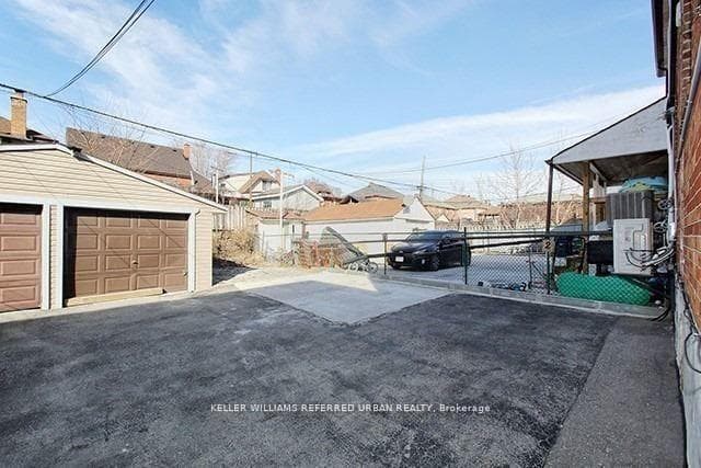 2286 Dufferin Street Unit Lower photo 13