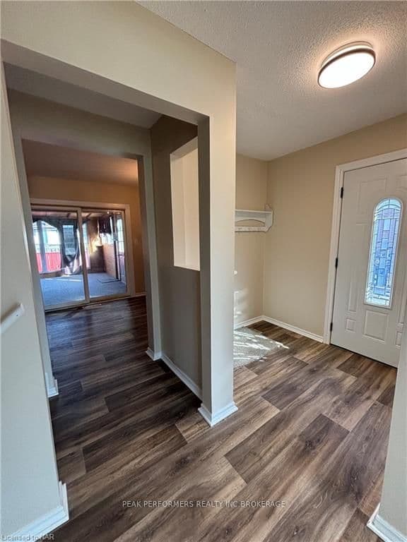 22 FAIRLAWN Crescent photo 9