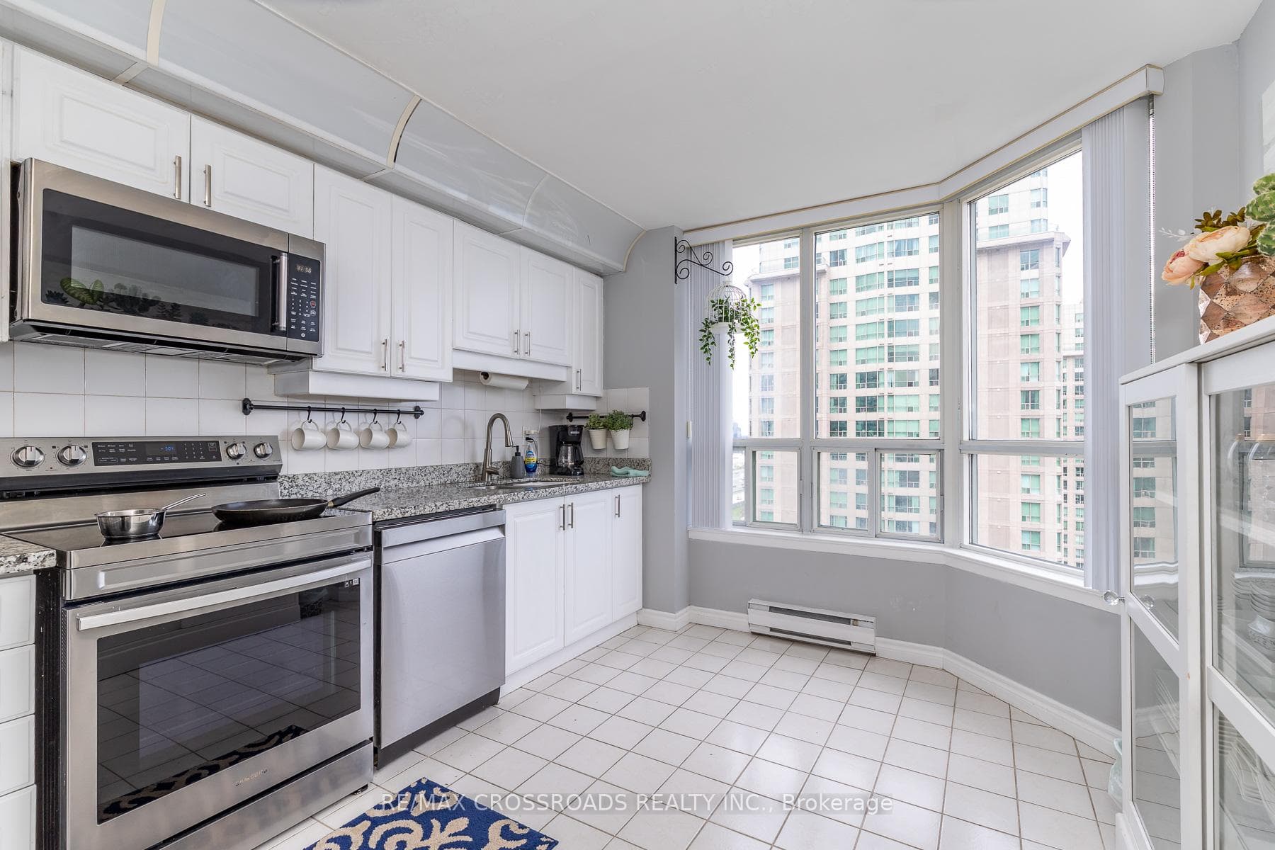 88 Corporate Drive Unit 1404 photo 37