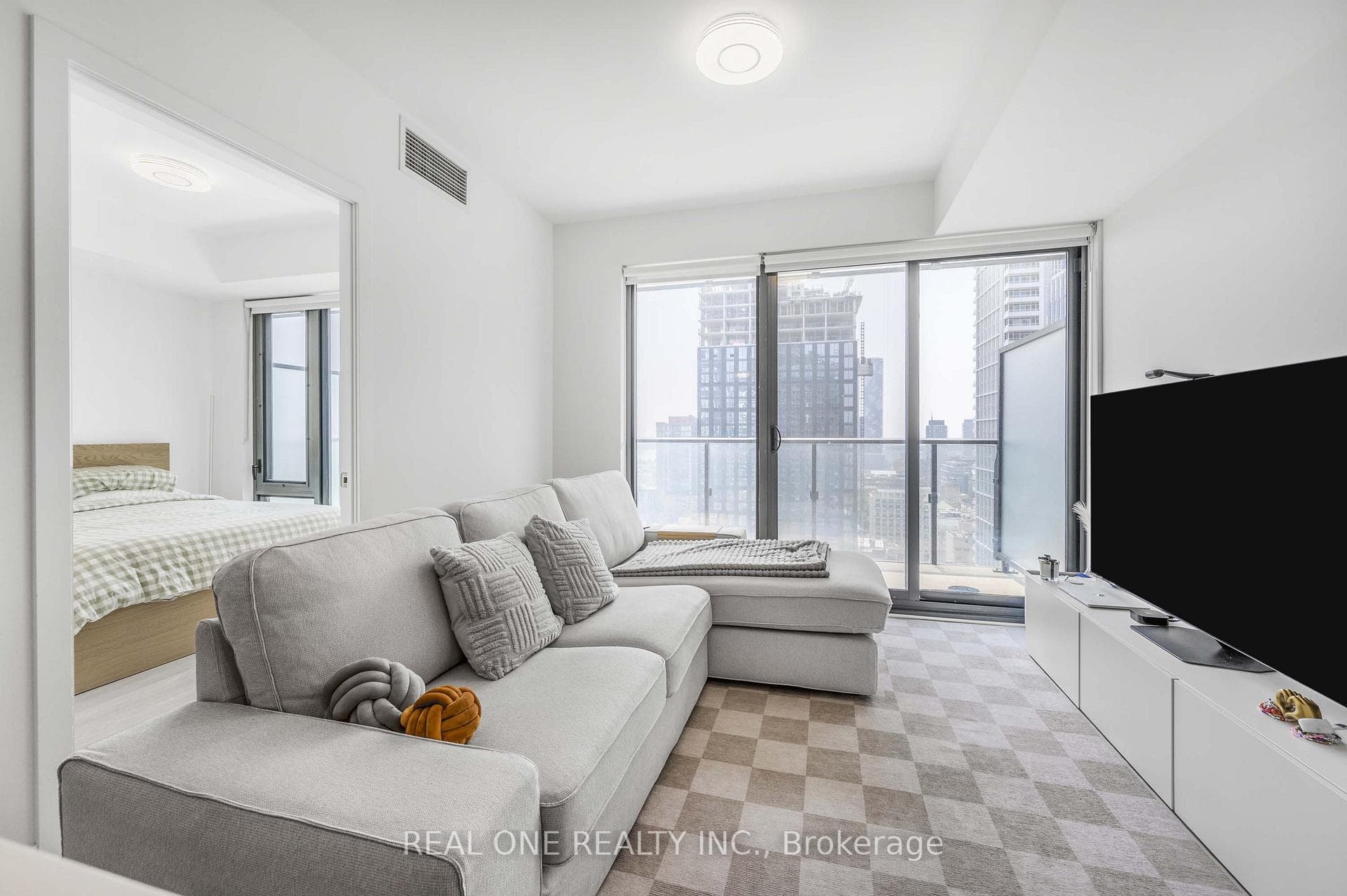 47 Mutual Street Unit 2301 photo 4