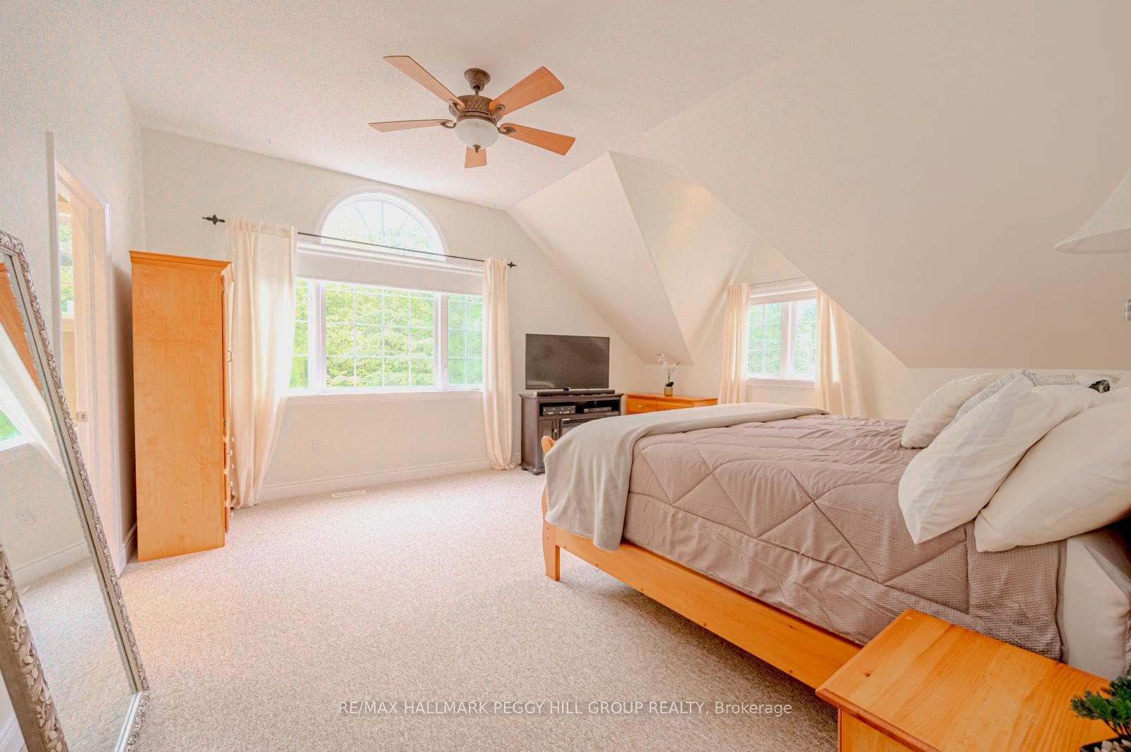 8 Red Oak Crescent photo 13