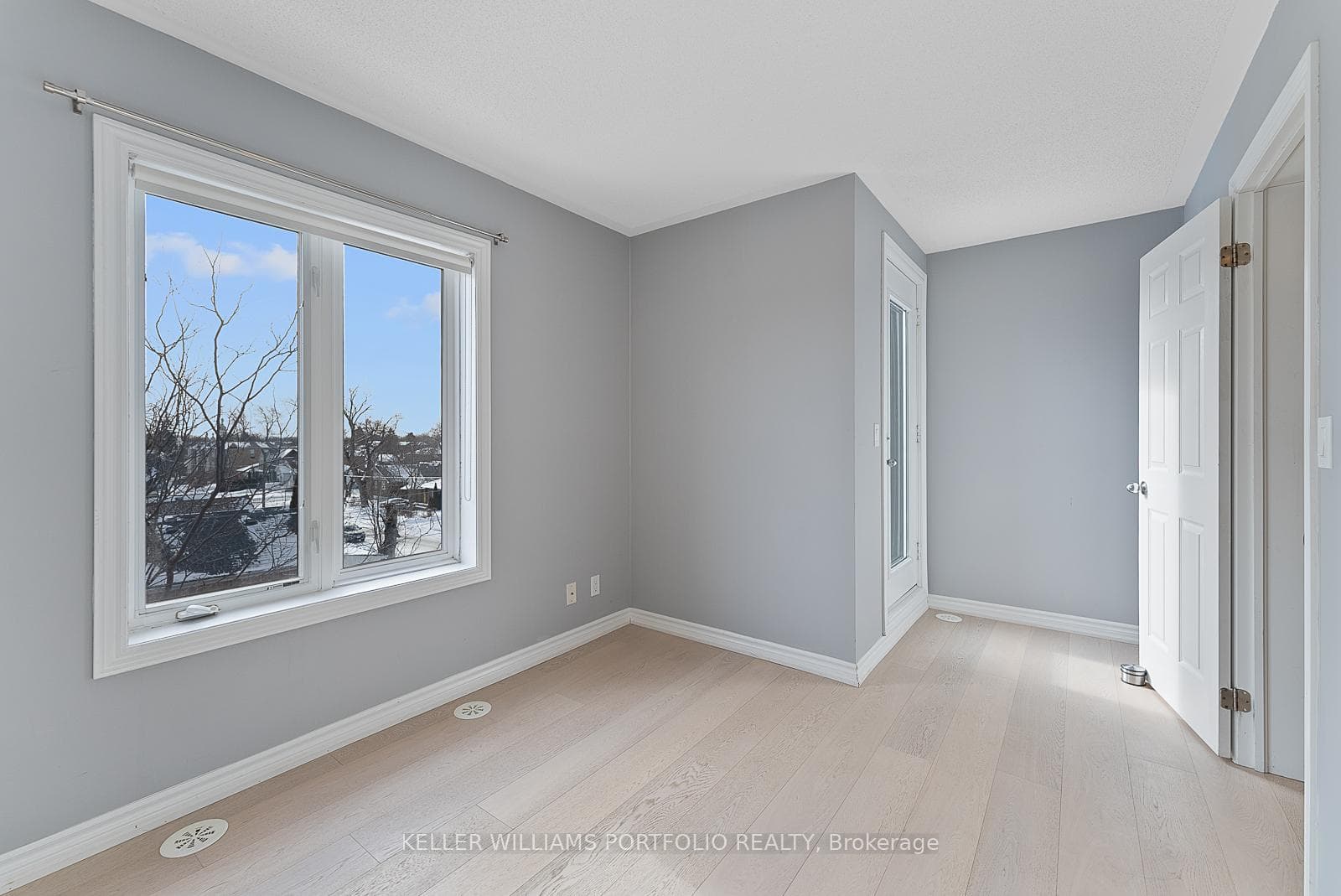 50 Carnation Avenue Unit 131 photo 33