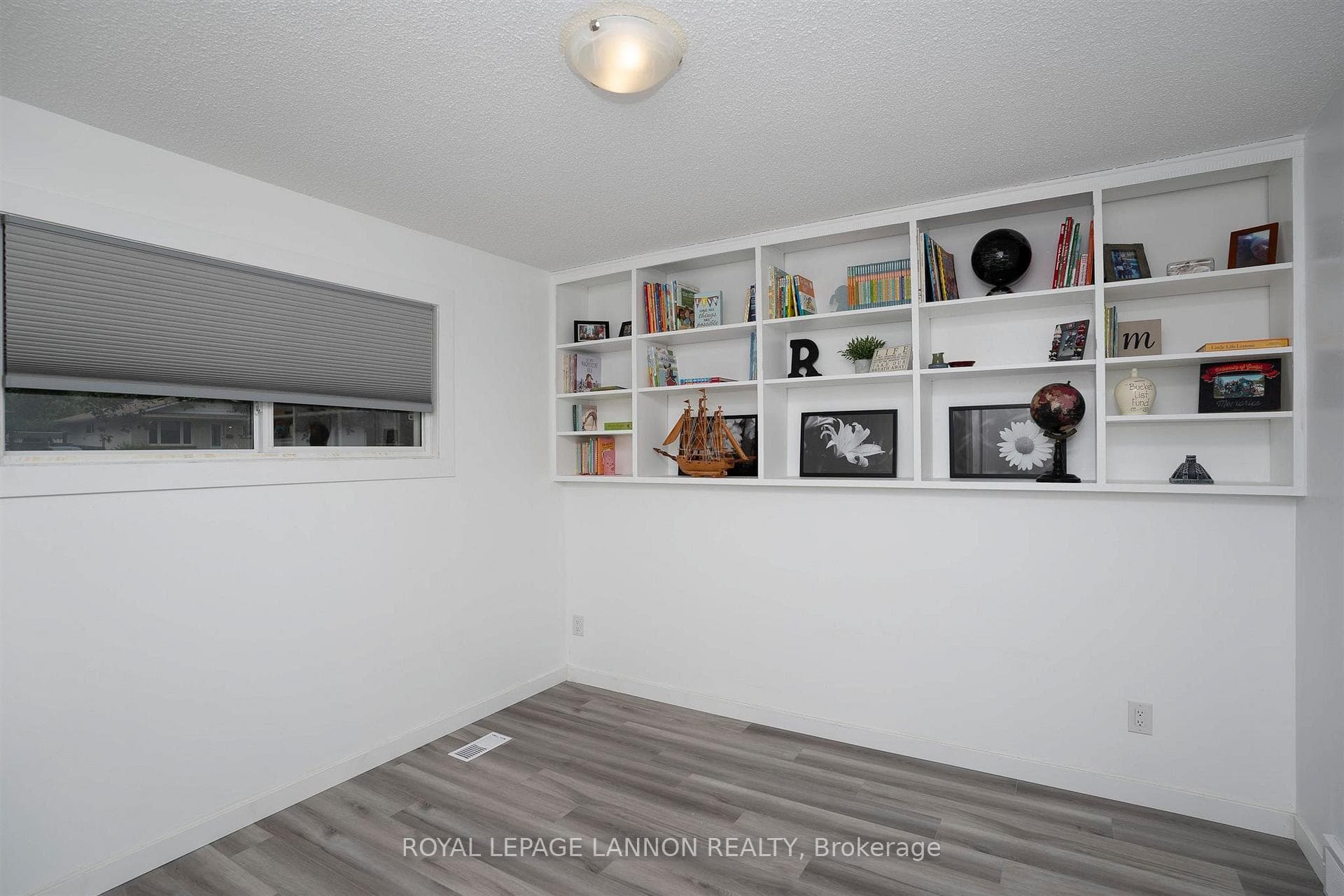 382 Lambton Place photo 11