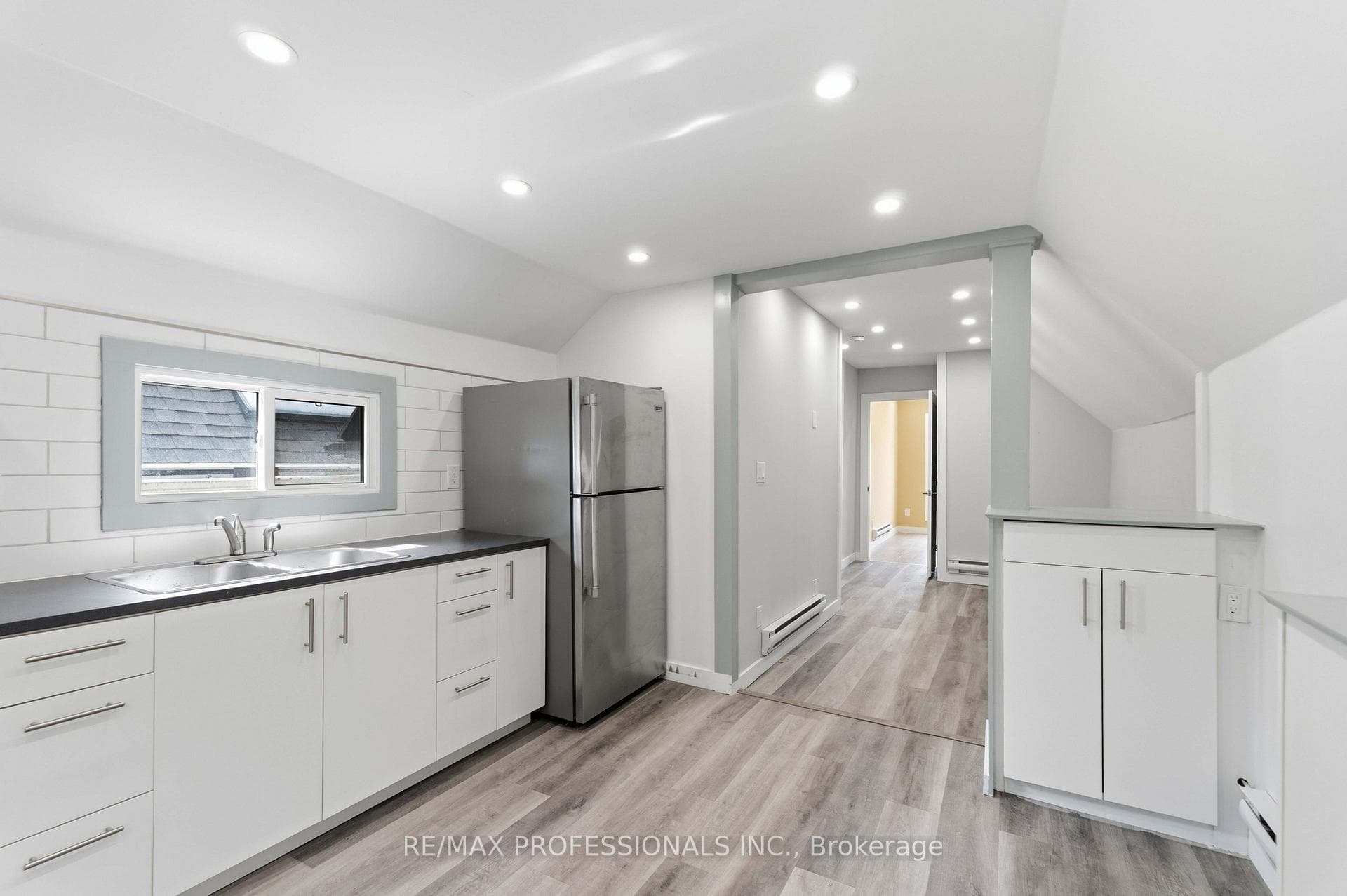 759 Barton Street photo 20