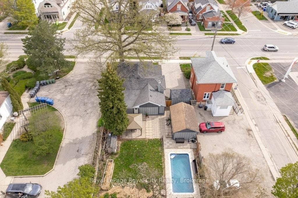 554 Woolwich Street photo 42