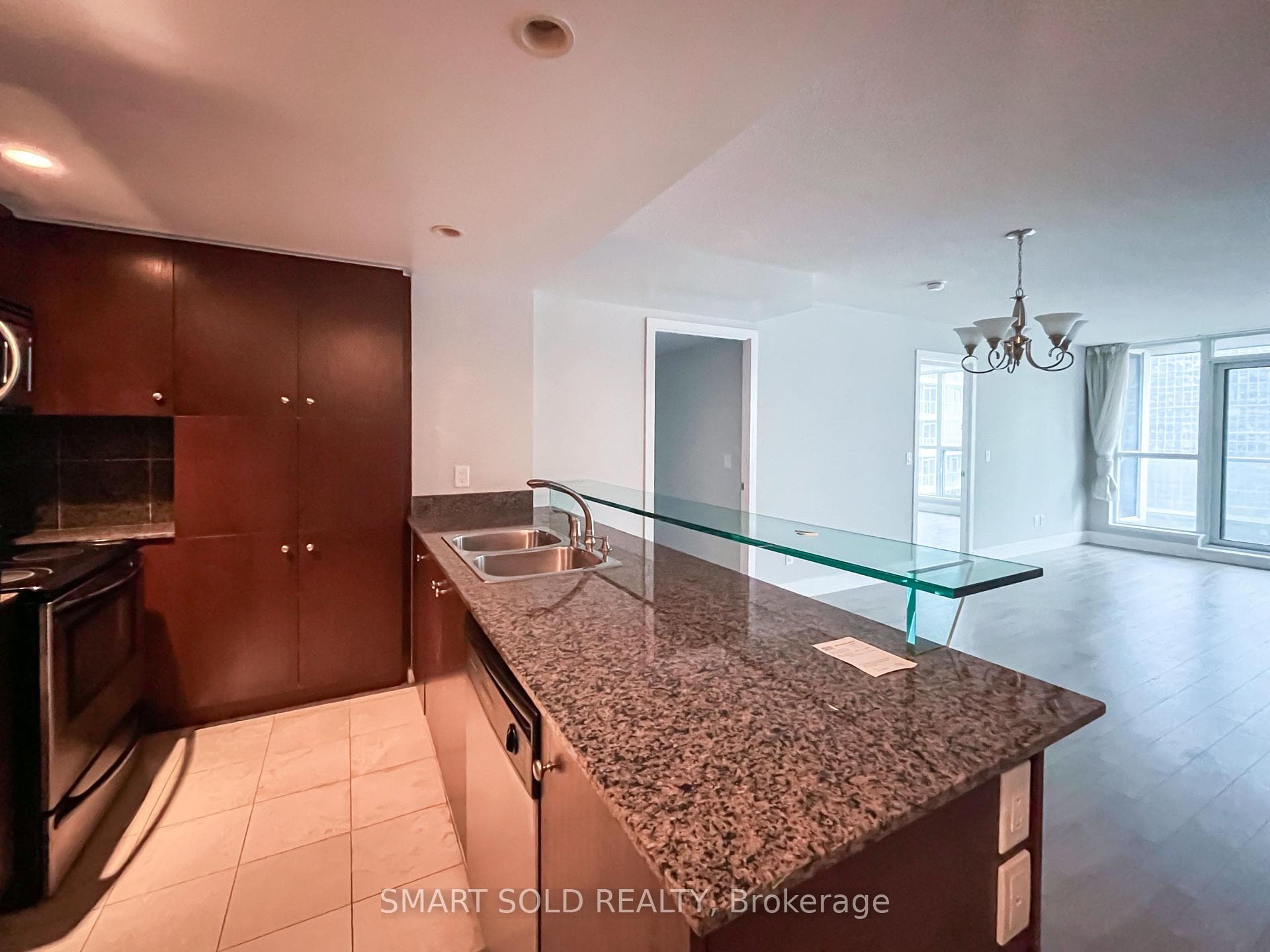 208 Queens Quay N/A Unit 1002 photo 5