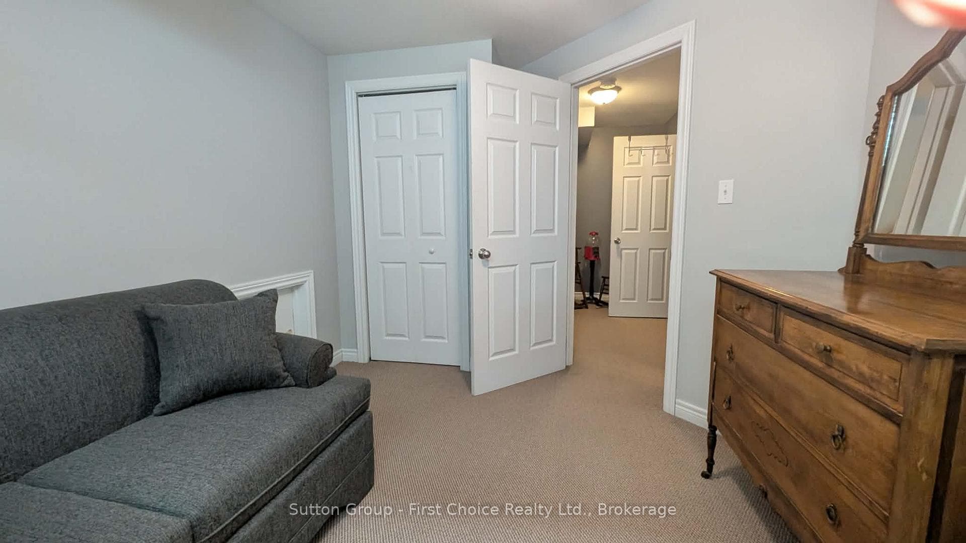 670 Reid Crescent photo 34