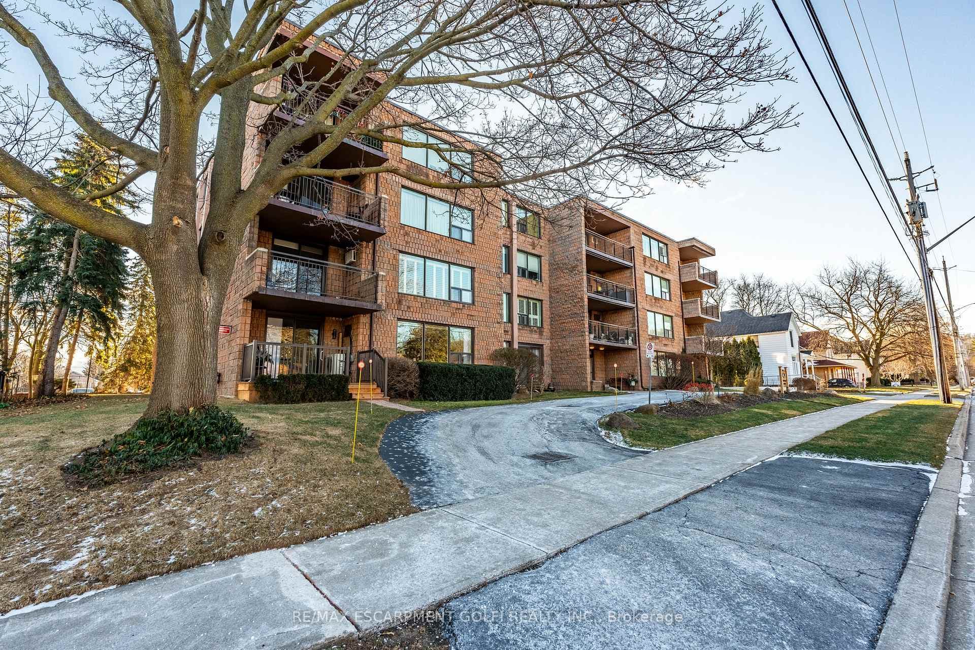 28 Robinson Street Unit 303 photo 1