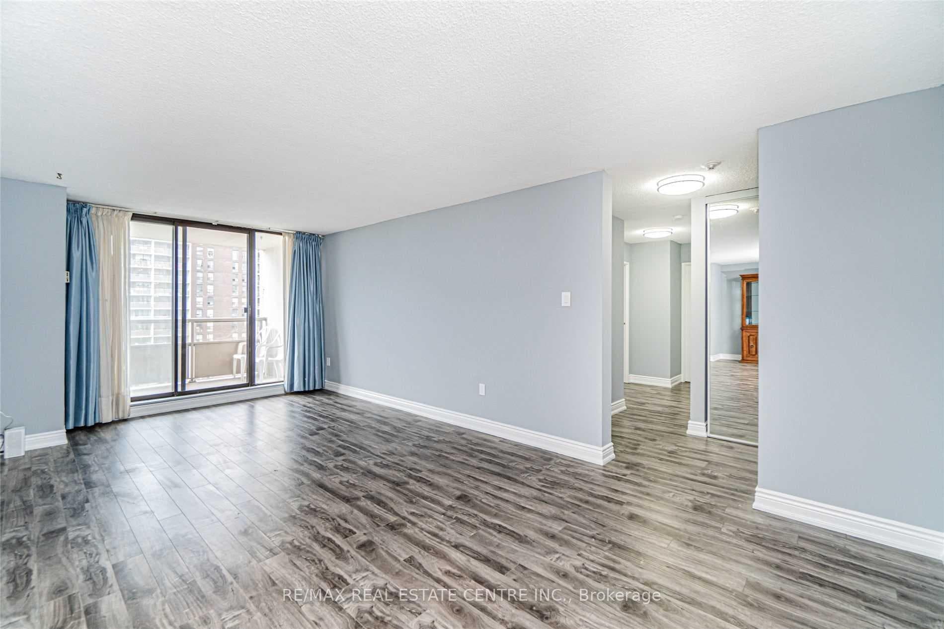 4 Kings Cross Road Unit 906 photo 3
