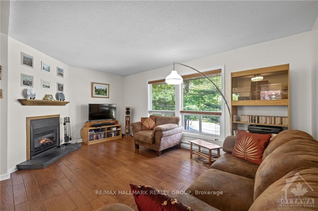 289 PICKFORD Drive photo 8