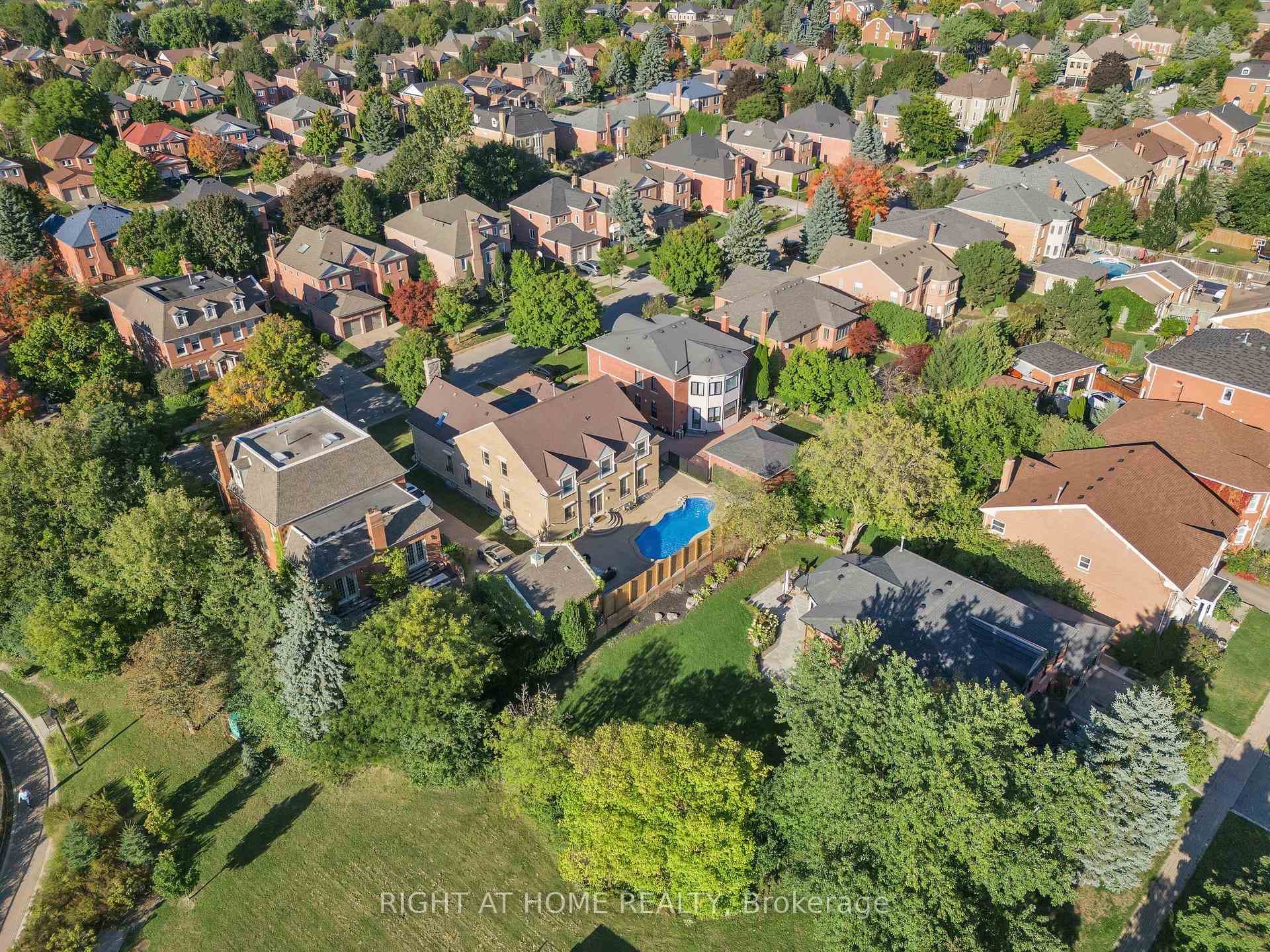 23 Highgrove Crescent photo 4