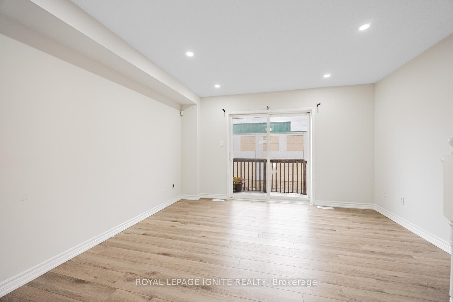 3356 Redpath Circle photo 11