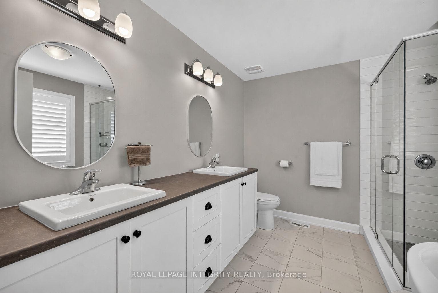 501 Cannes Crescent photo 25