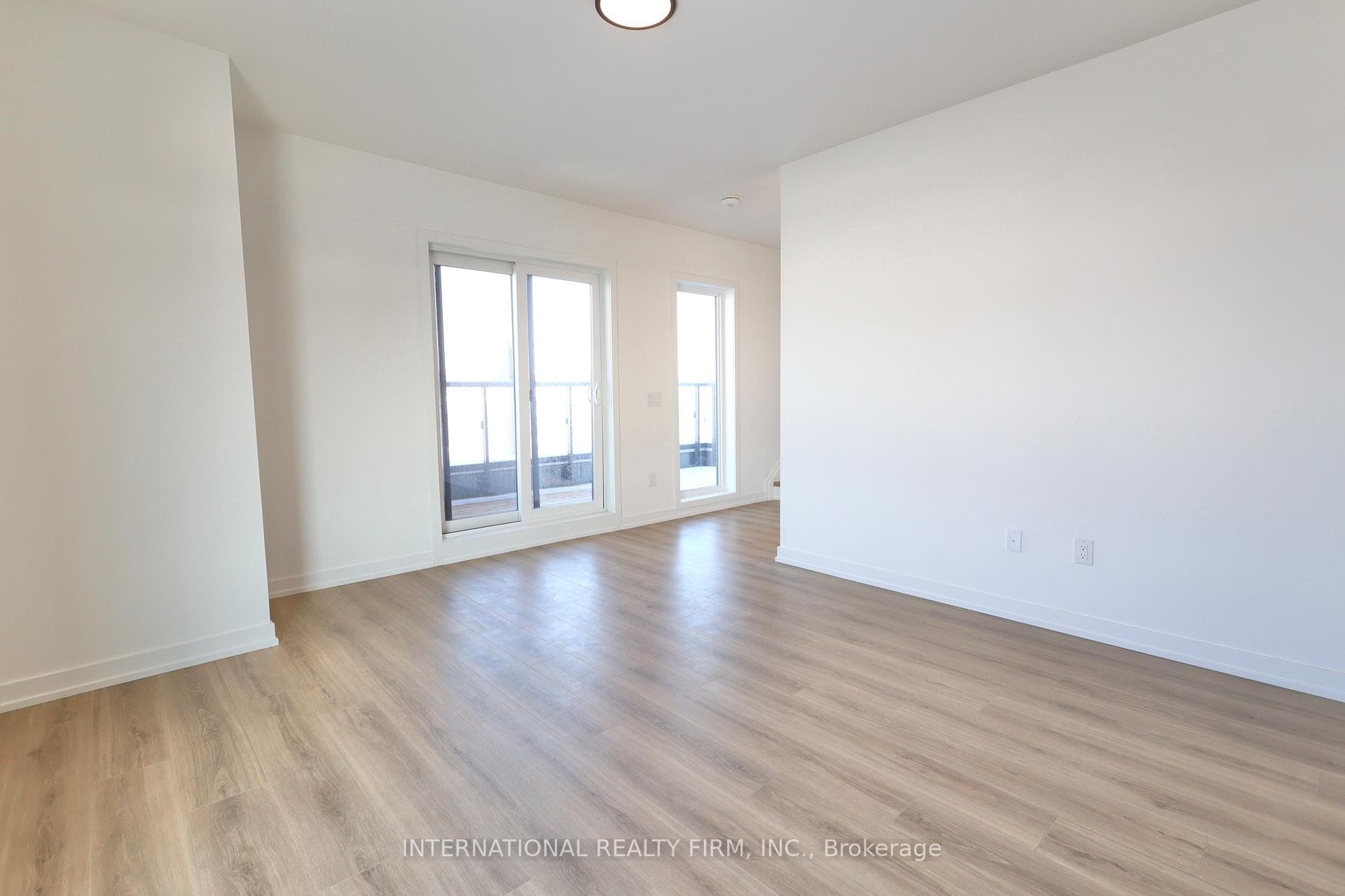 20 Lagerfeld Drive Unit B-020 photo 6