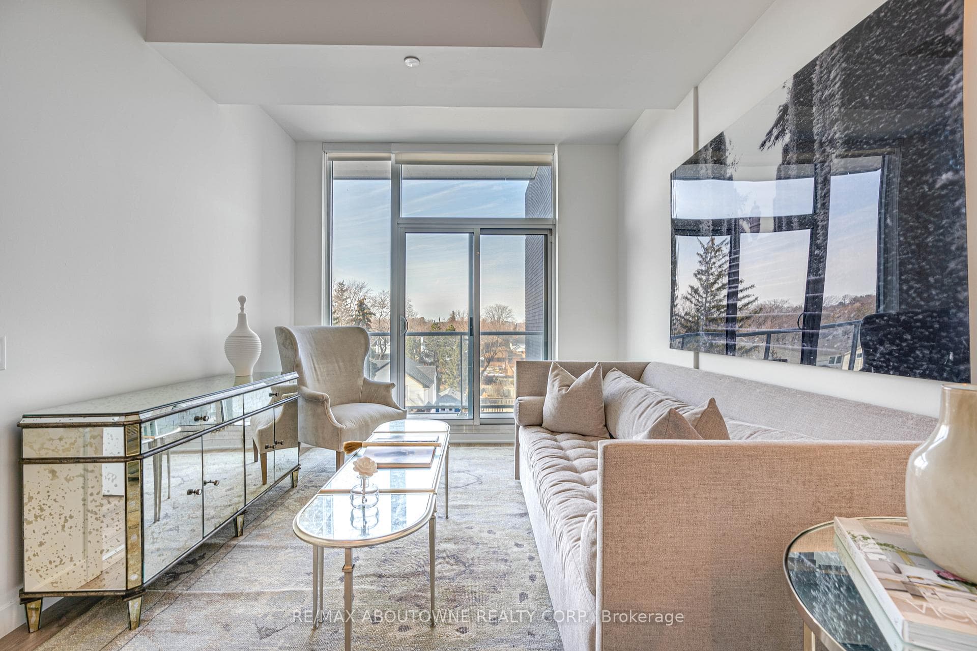 133 BRONTE Road Unit B0501 photo 4