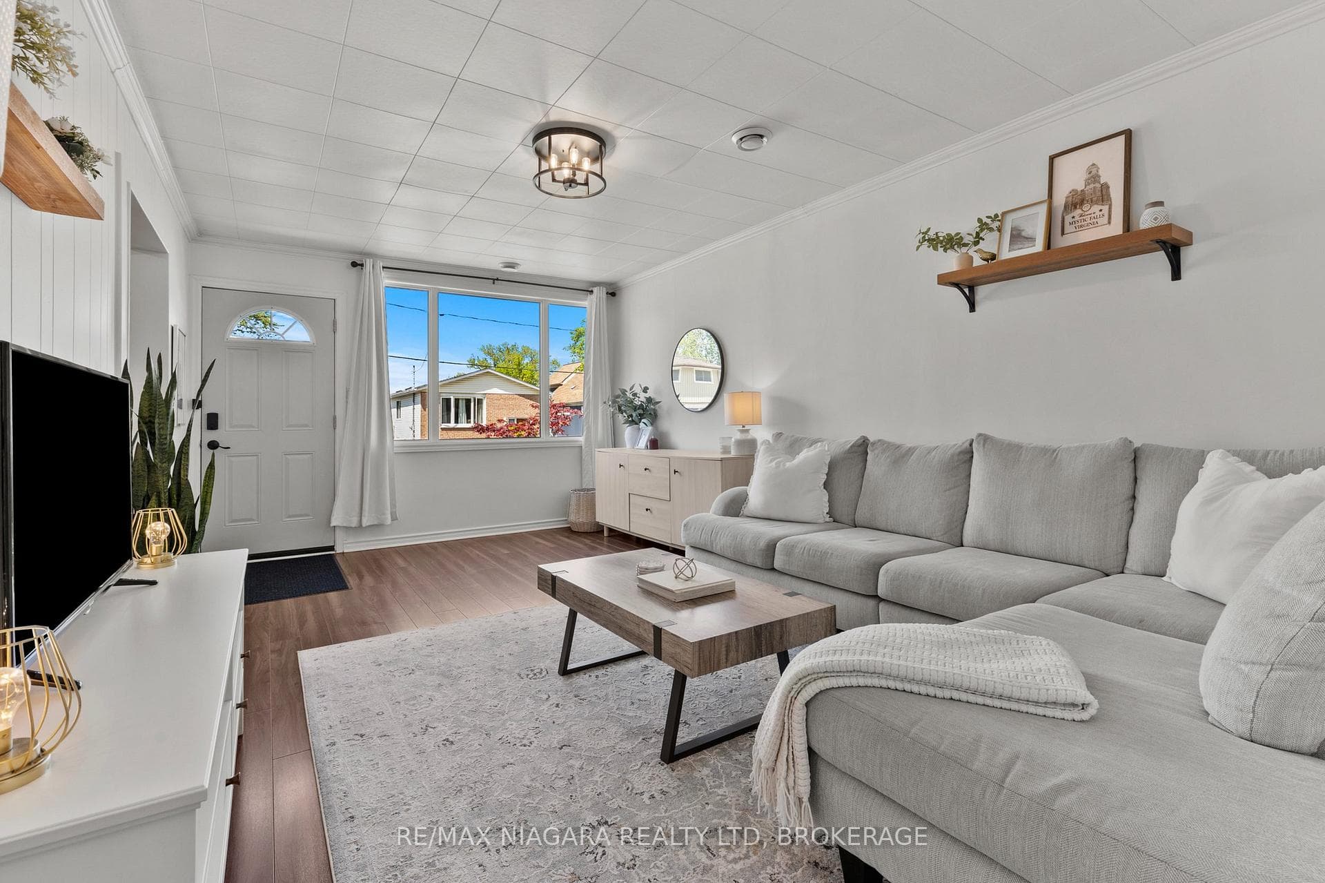 38 ALEXANDRA Boulevard photo 7