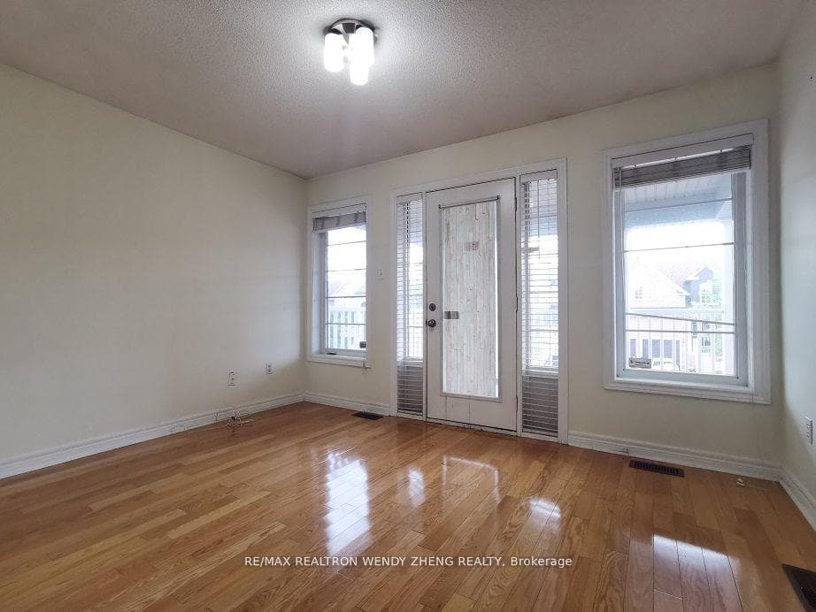 19 Village Lake Crescent Unit Upper photo 13