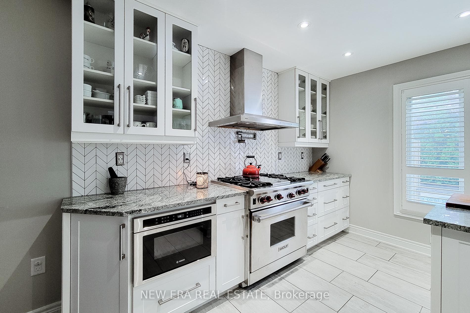 29 Woodside Square photo 23