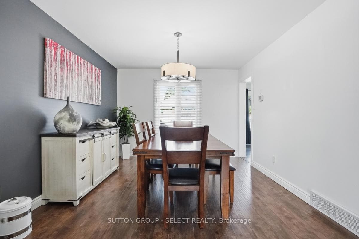 60 Edgevalley Road photo 13
