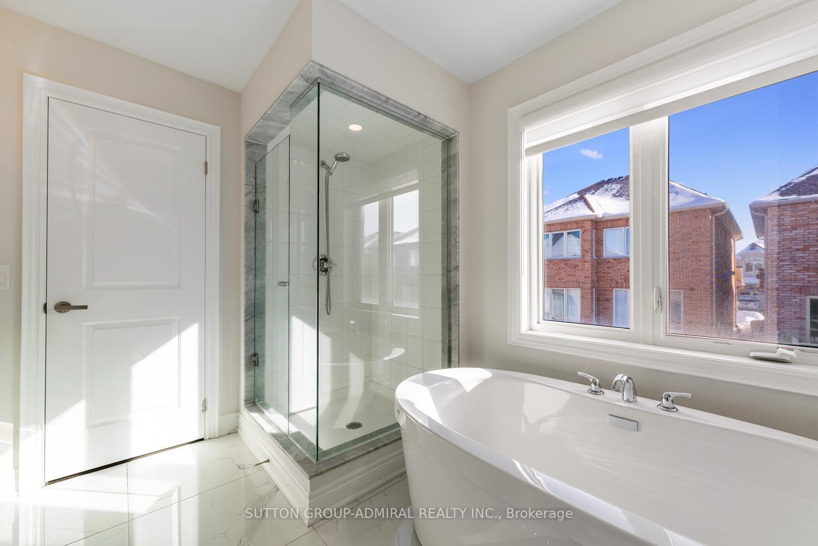 124 Mondial Crescent photo 23