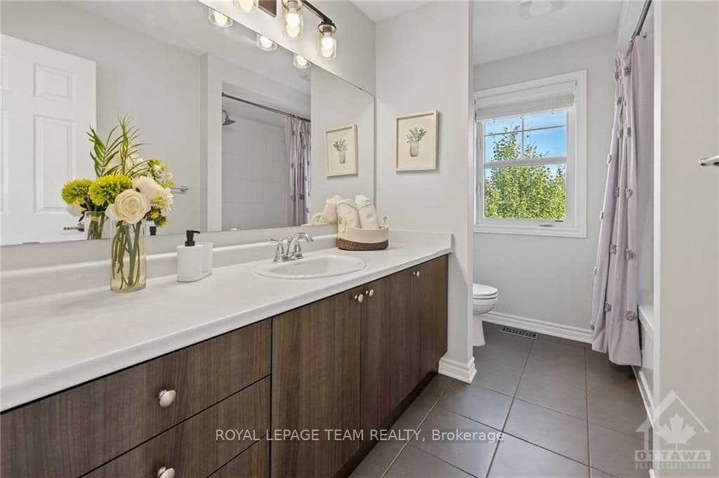 351 MEADOWBREEZE Drive photo 20