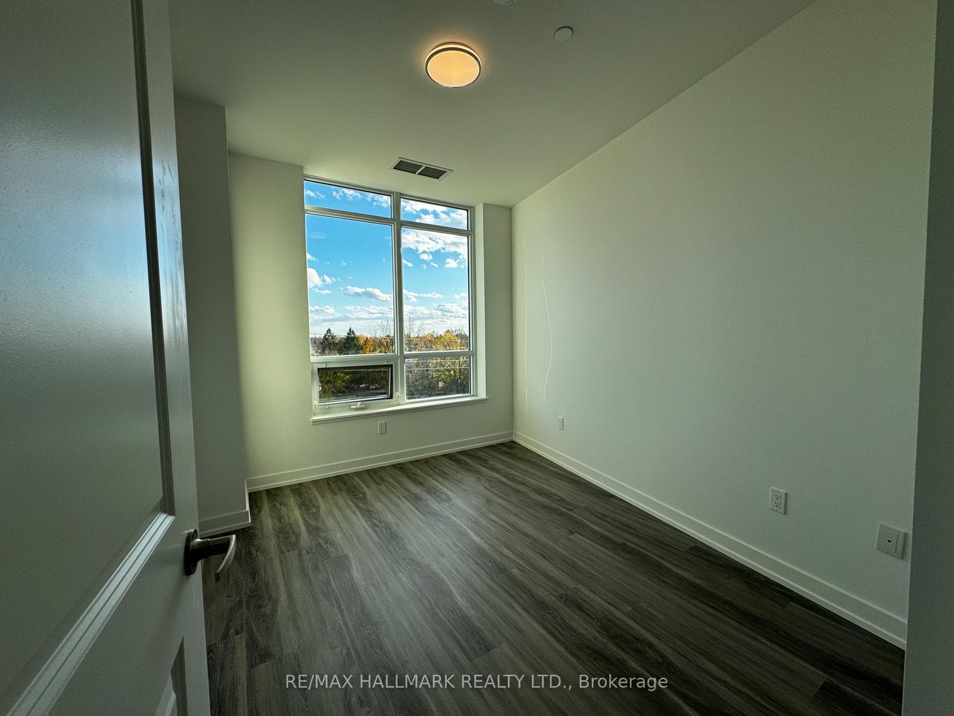 1010 Dundas Street Unit 513 photo 23