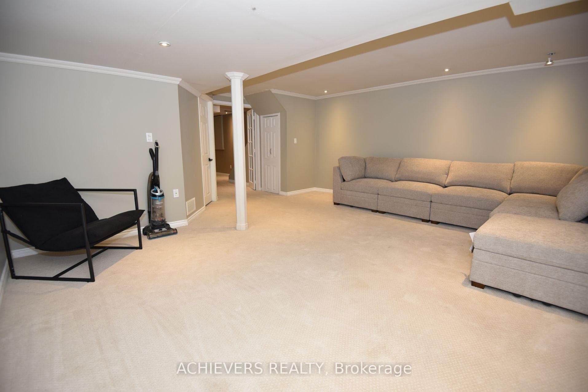19 Mccullock Crescent photo 41
