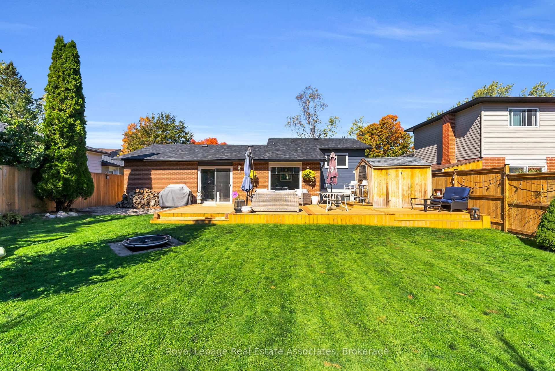 325 Simon Street photo 22
