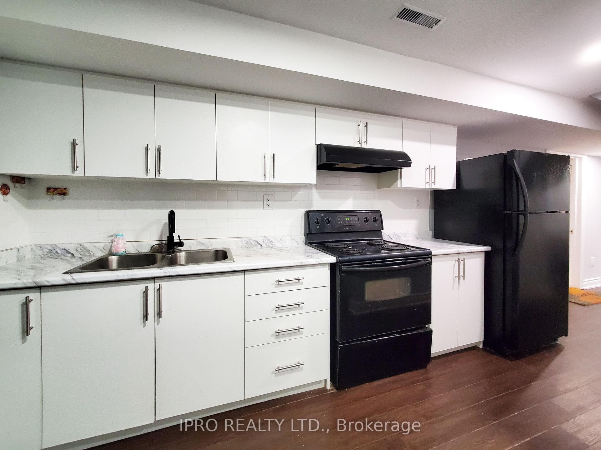 1644 Sarasota Crescent Unit BSMT photo 2