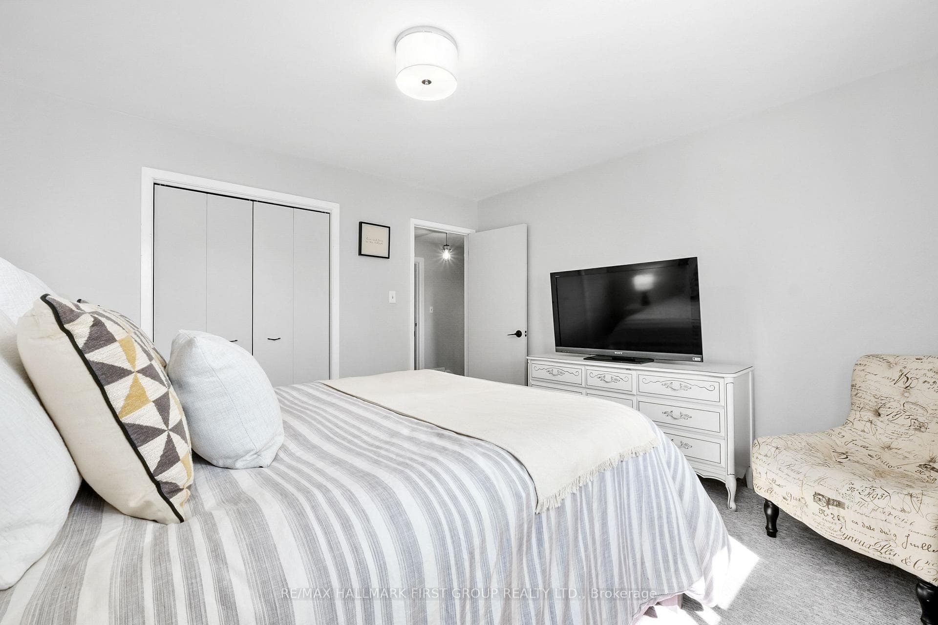 8 Ravensdale Road photo 24