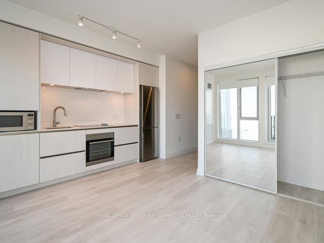 225 Sumach Street Unit 1402 photo 5