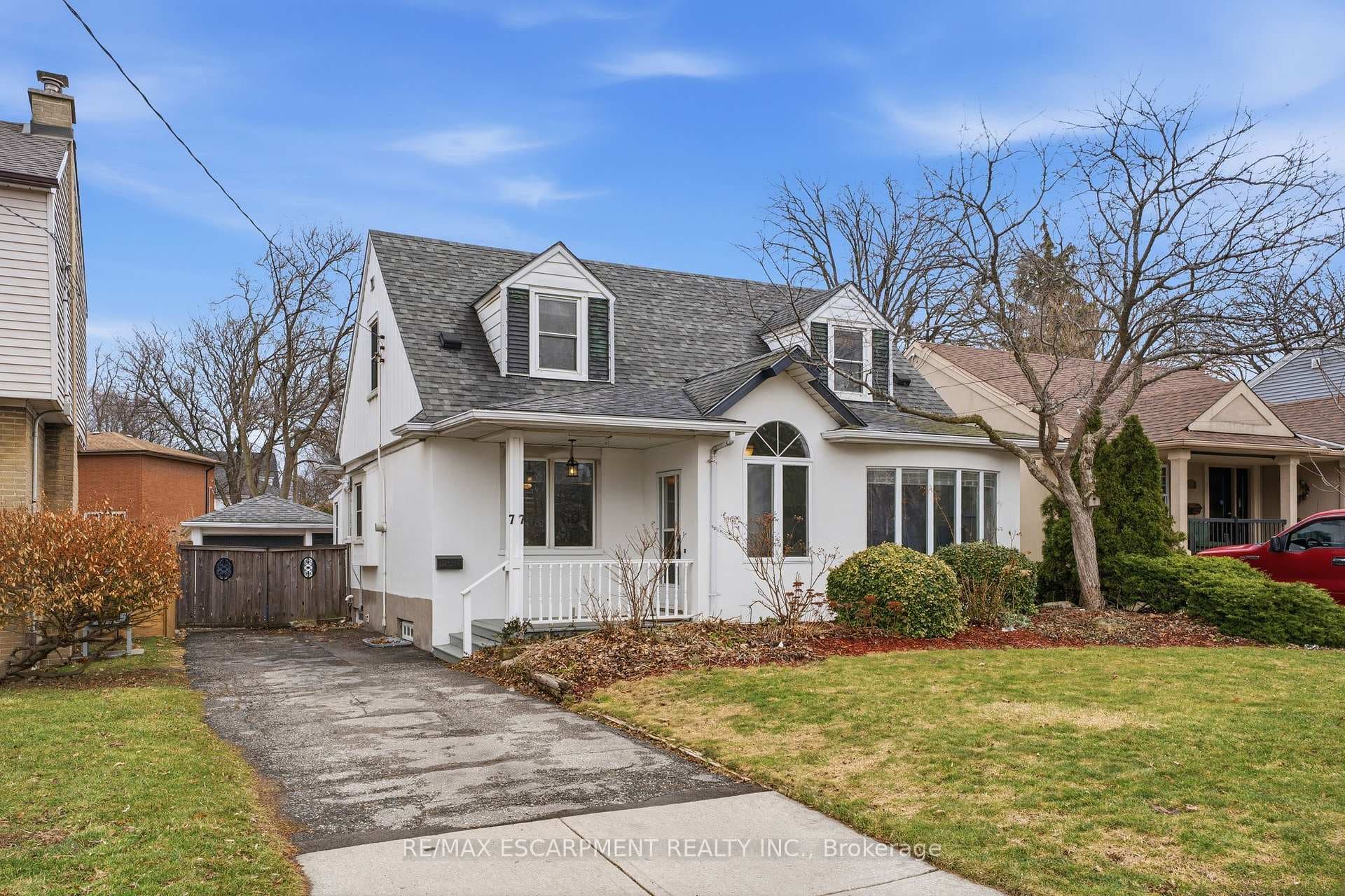 77 Arcade Crescent photo 2