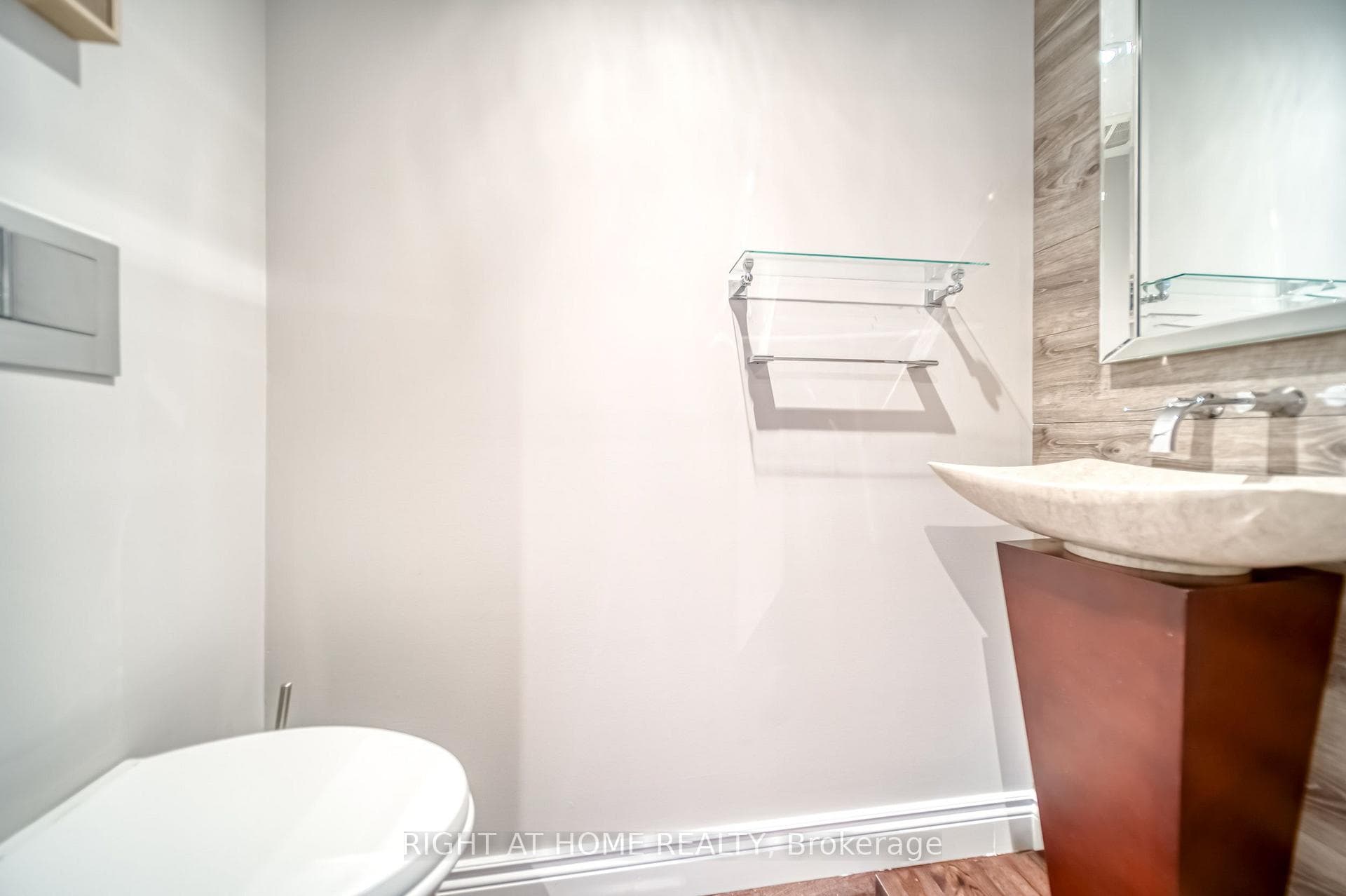44 ROYAL HENLEY Boulevard photo 25