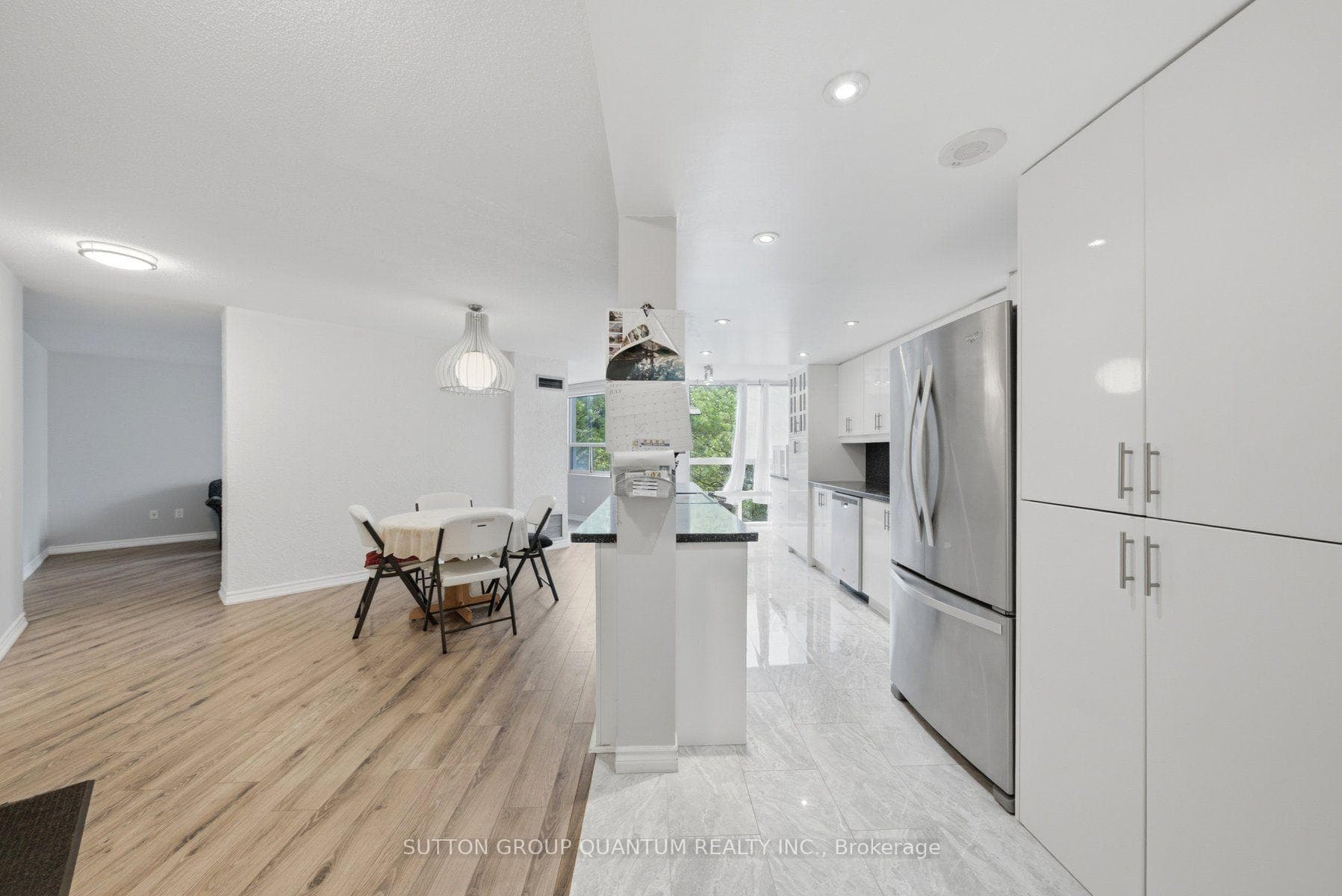 3650 Kaneff Crescent Unit 304 photo 5