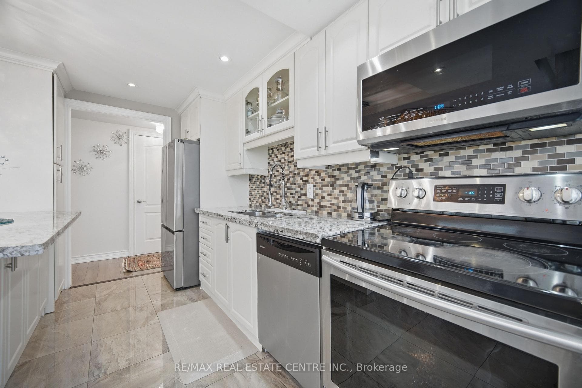 1470 Midland Avenue Unit 718 photo 18