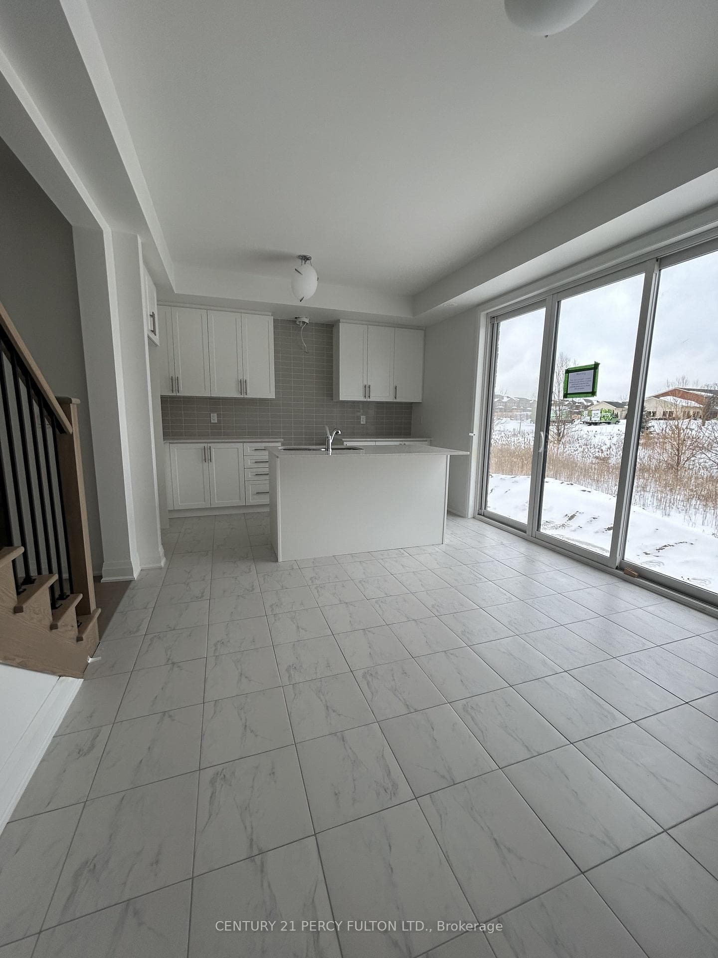 19 Elkington Crescent photo 8