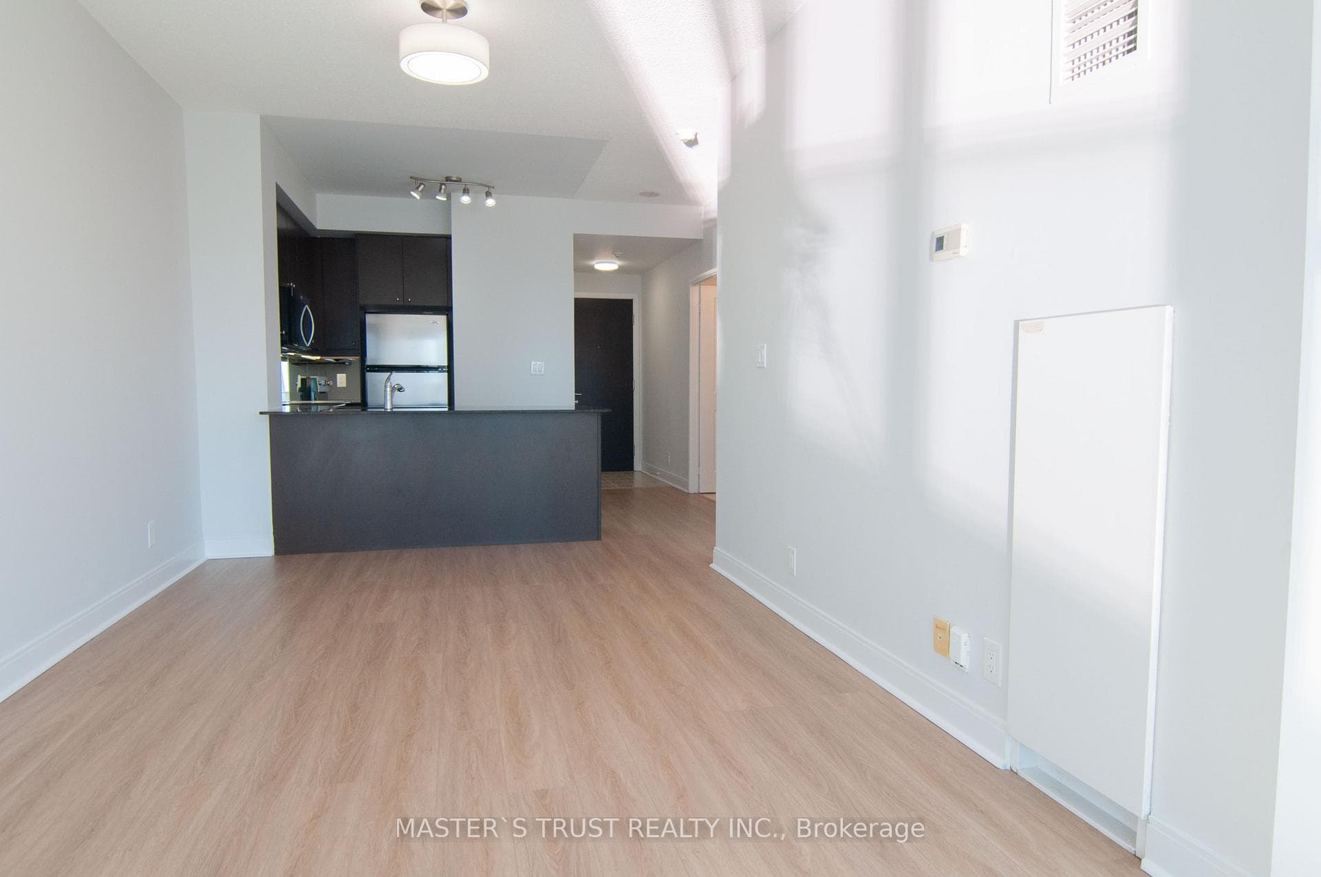 60 Absolute Avenue Unit 1802 photo 7