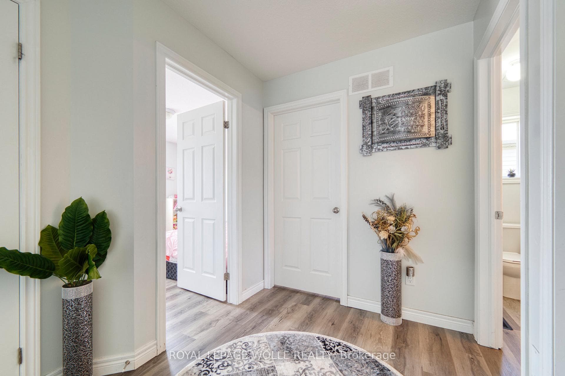 264 Vincent Drive photo 18