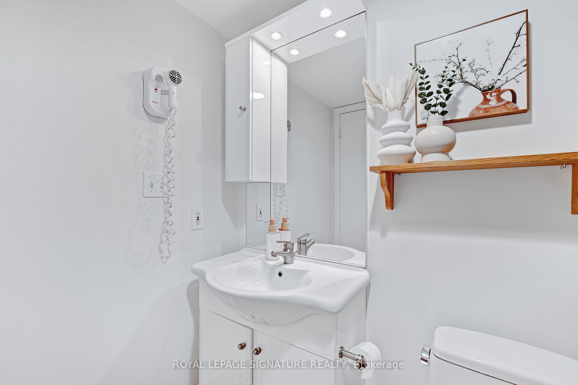 18 Harrison Garden Boulevard Unit 806 photo 14
