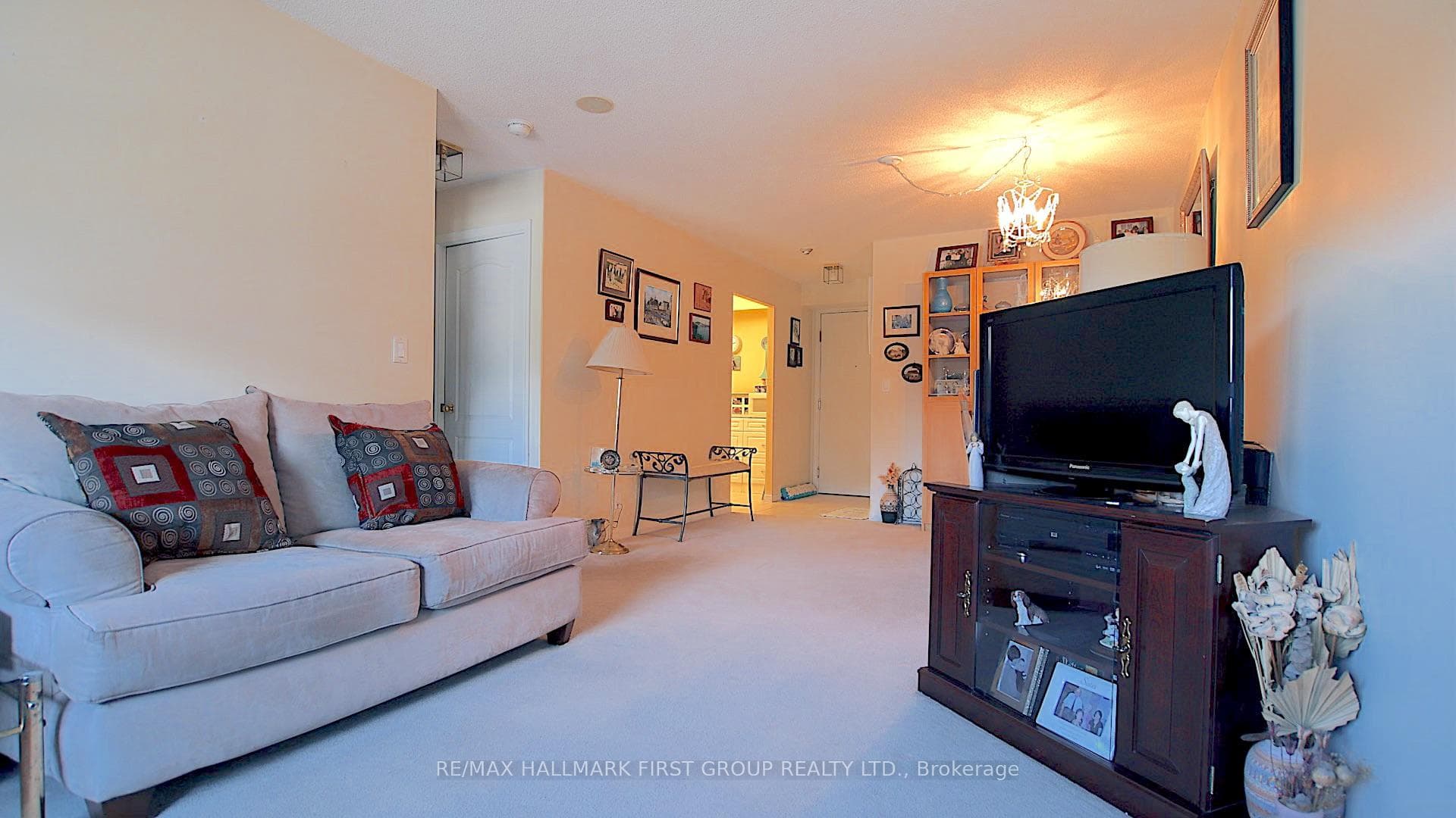 1000 The Esplanade N/A Unit 303 photo 6