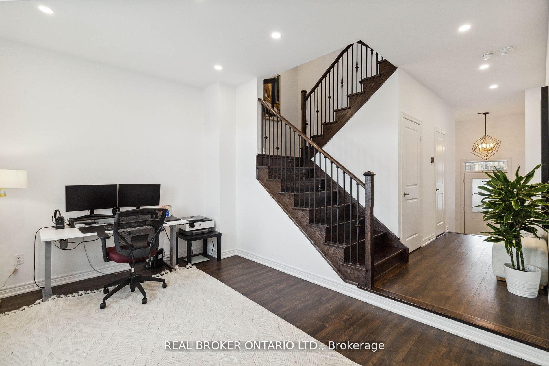 539 Dundas Street photo 4