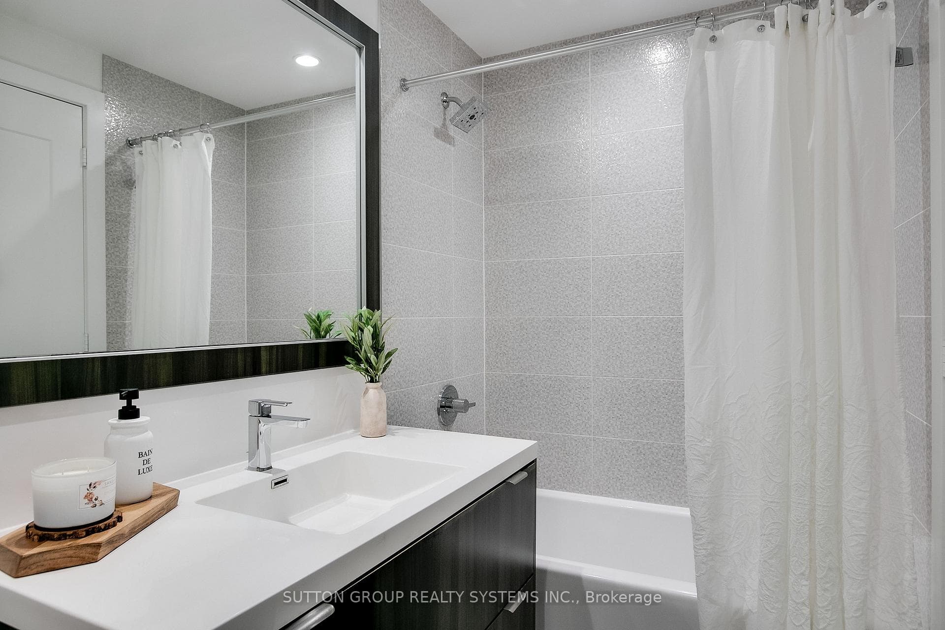 80 Vanauley Street Unit 910 photo 18
