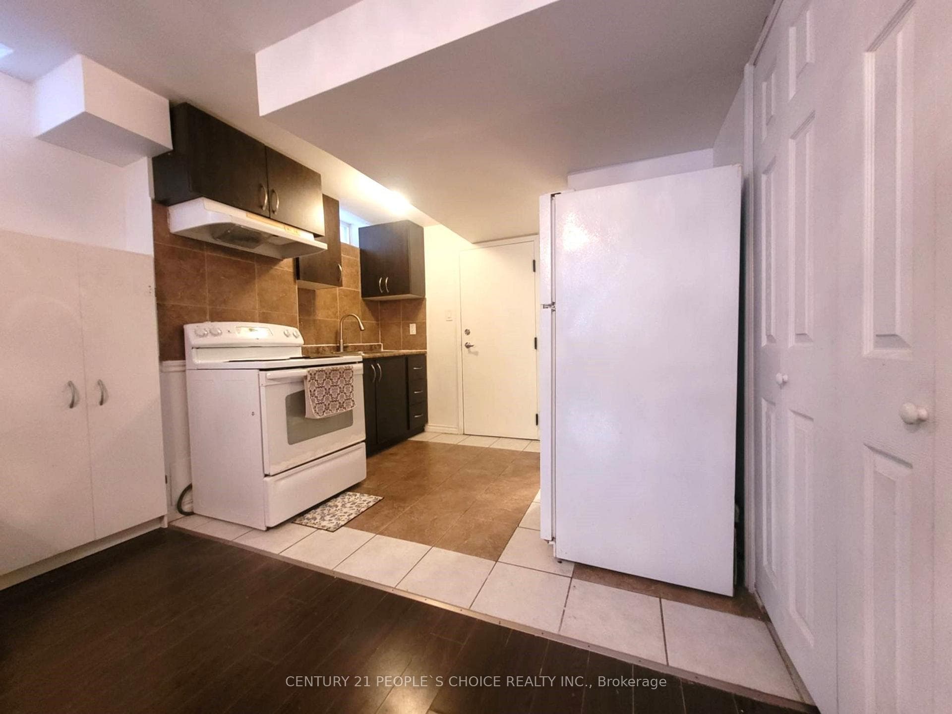 40 Palm Tree Road Unit (Basmt) photo 4