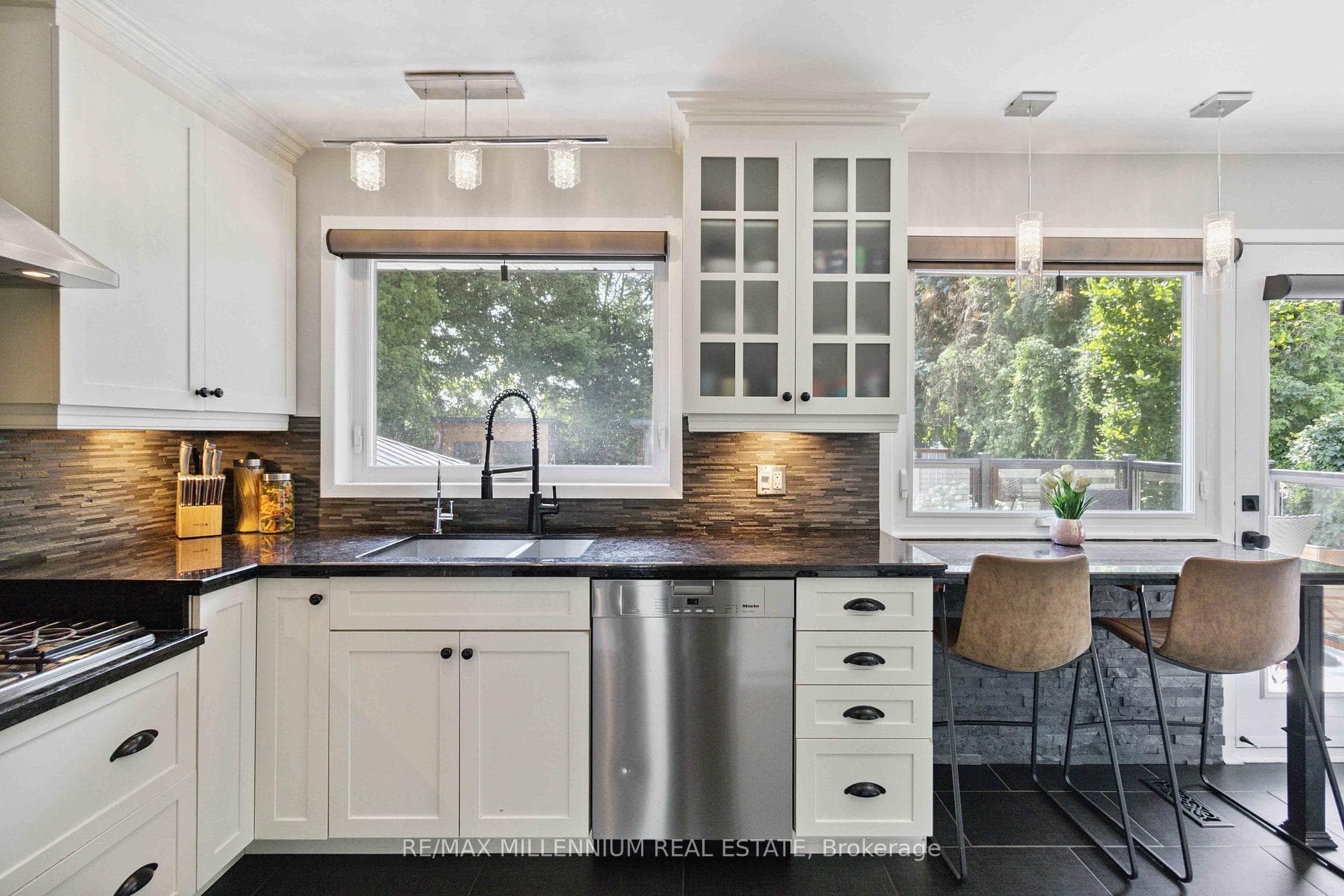 250 Daphne Avenue photo 18