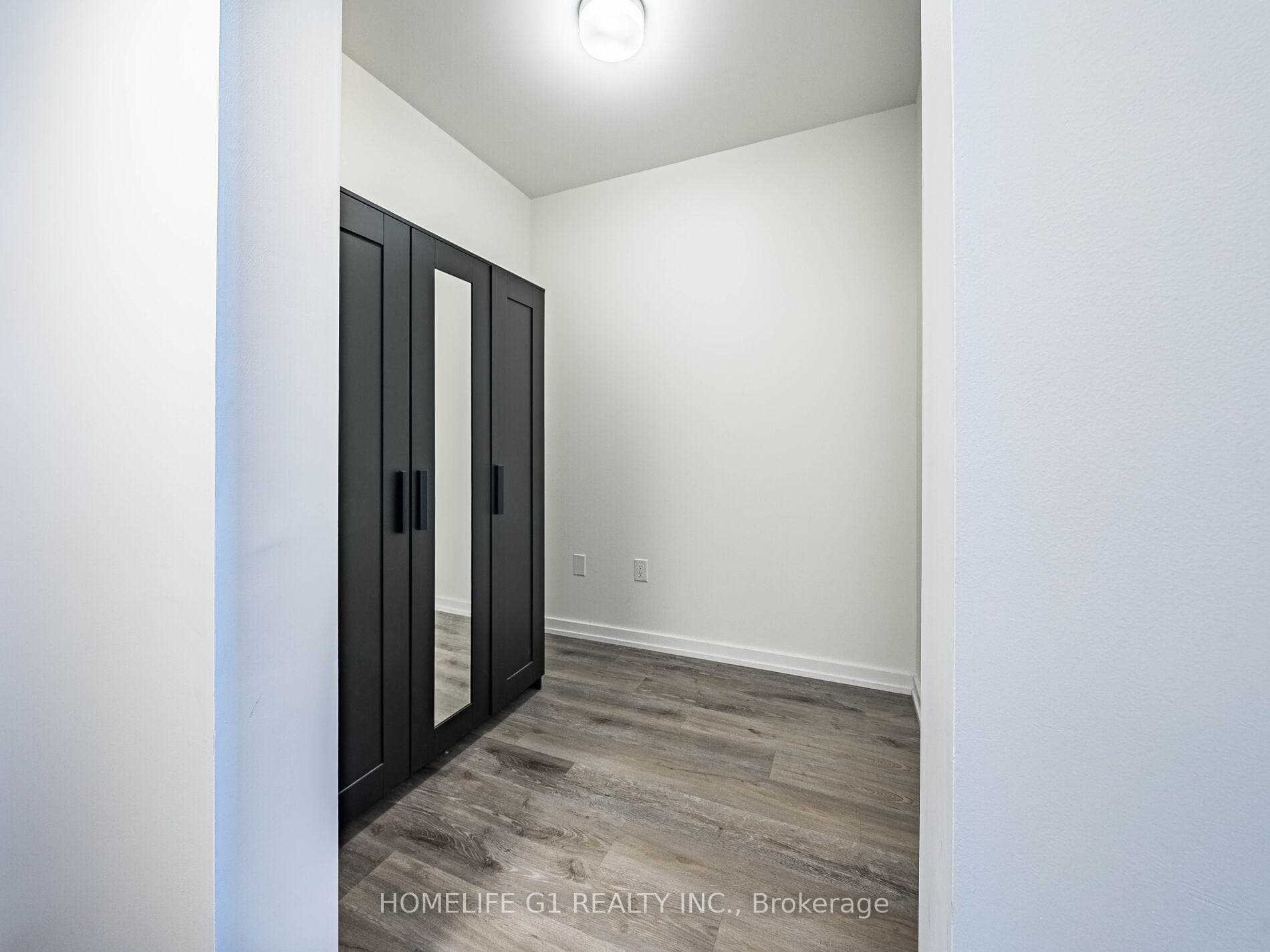430 Essa Road Unit 217 photo 31