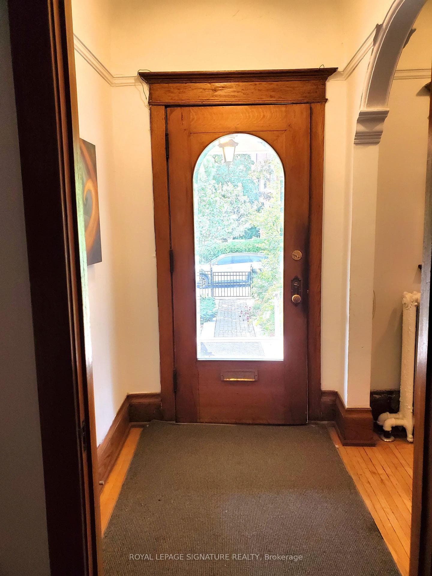 Elegant Entrance / Foyer