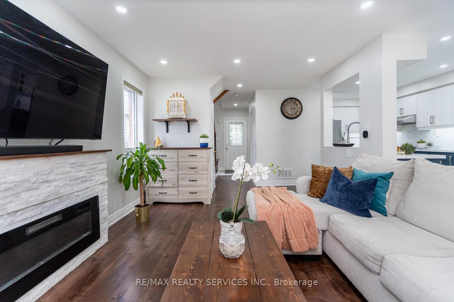 16 Regatta Crescent photo 12