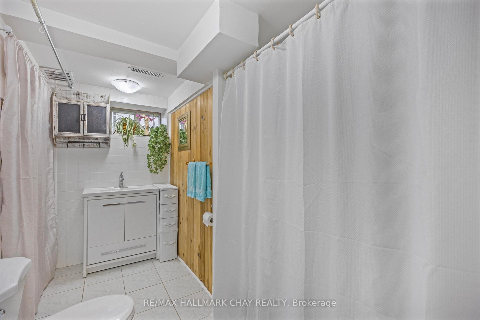 209 Folkstone Crescent photo 26